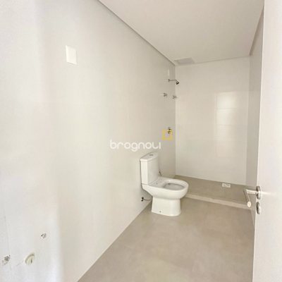 Apartamento com 111m², 2 quartos (sendo 1 suíte), 2 garagens, no bairro Estreito em Florianópolis