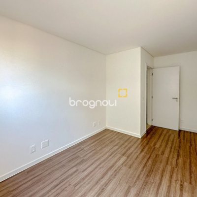 Apartamento com 111m², 2 quartos (sendo 1 suíte), 2 garagens, no bairro Estreito em Florianópolis