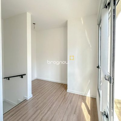 Apartamento com 111m², 2 quartos (sendo 1 suíte), 2 garagens, no bairro Estreito em Florianópolis
