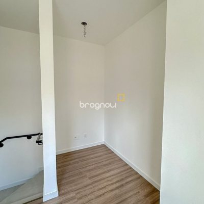 Apartamento com 111m², 2 quartos (sendo 1 suíte), 2 garagens, no bairro Estreito em Florianópolis