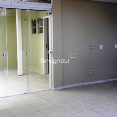 Casa com 288m², 4 quartos (sendo 2 suítes), 4 garagens, no bairro Coloninha em Florianópolis