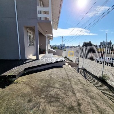 Casa com 288m², 4 quartos (sendo 2 suítes), 4 garagens, no bairro Coloninha em Florianópolis