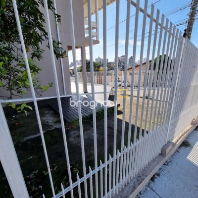 Casa com 288m², 4 quartos (sendo 2 suítes), 4 garagens, no bairro Coloninha em Florianópolis