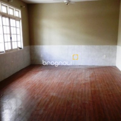 Casa com 288m², 4 quartos (sendo 2 suítes), 4 garagens, no bairro Coloninha em Florianópolis
