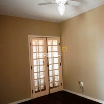 Casa com 288m², 4 quartos (sendo 2 suítes), 4 garagens, no bairro Coloninha em Florianópolis
