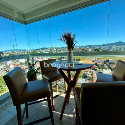 Apartamento com 98m², 3 quartos (sendo 1 suíte), 1 garagem, no bairro Jardim Atlântico em Florianópolis