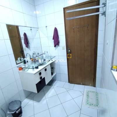 Casa com 165m², 3 quartos, 5 garagens, no bairro Canto em Florianópolis