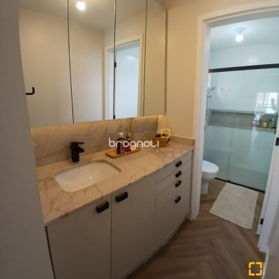 Apartamento com 113m², 3 quartos (sendo 1 suíte), 1 garagem, no bairro Kobrasol em São José