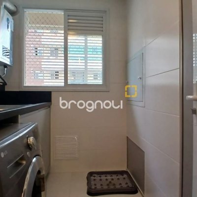 Apartamento com 113m², 3 quartos (sendo 1 suíte), 1 garagem, no bairro Kobrasol em São José