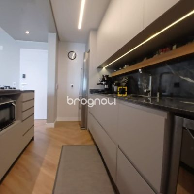 Apartamento com 113m², 3 quartos (sendo 1 suíte), 1 garagem, no bairro Kobrasol em São José