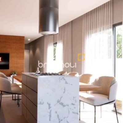 Casa com 140m², 3 quartos (sendo 3 suítes), 2 garagens, no bairro Campeche em Florianópolis