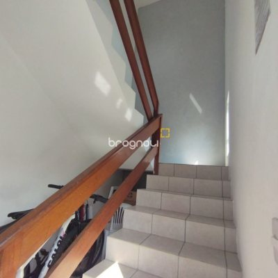 Casa com 312m², 6 quartos, 4 garagens, no bairro Carianos em Florianópolis