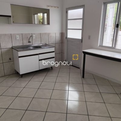 Casa com 312m², 6 quartos, 4 garagens, no bairro Carianos em Florianópolis
