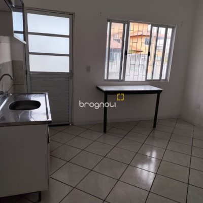 Casa com 312m², 6 quartos, 4 garagens, no bairro Carianos em Florianópolis