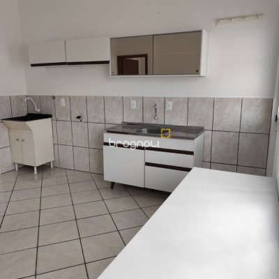 Casa com 312m², 6 quartos, 4 garagens, no bairro Carianos em Florianópolis