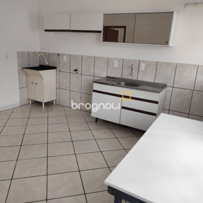 Casa com 312m², 6 quartos, 4 garagens, no bairro Carianos em Florianópolis