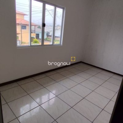 Casa com 312m², 6 quartos, 4 garagens, no bairro Carianos em Florianópolis