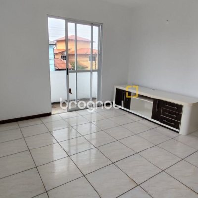 Casa com 312m², 6 quartos, 4 garagens, no bairro Carianos em Florianópolis
