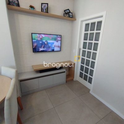 Casa com 312m², 6 quartos, 4 garagens, no bairro Carianos em Florianópolis