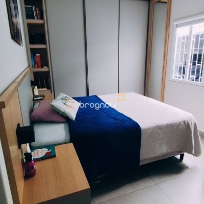 Casa com 312m², 6 quartos, 4 garagens, no bairro Carianos em Florianópolis