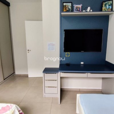 Casa com 312m², 6 quartos, 4 garagens, no bairro Carianos em Florianópolis