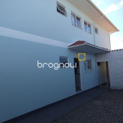 Casa com 312m², 6 quartos, 4 garagens, no bairro Carianos em Florianópolis