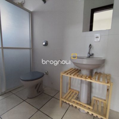Casa com 312m², 6 quartos, 4 garagens, no bairro Carianos em Florianópolis