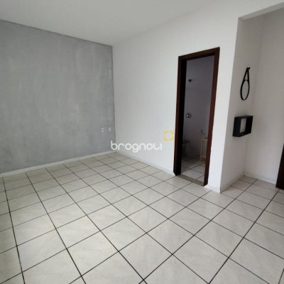Casa com 312m², 6 quartos, 4 garagens, no bairro Carianos em Florianópolis