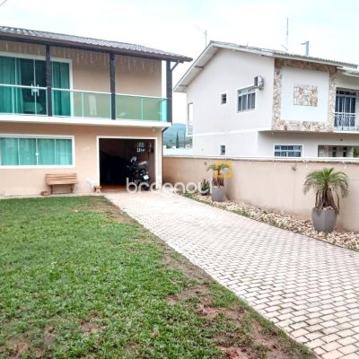 Casa com 147m², 4 quartos (sendo 1 suíte), 4 garagens, no bairro São Sebastião em Palhoça