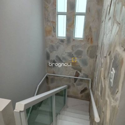 Casa com 147m², 4 quartos (sendo 1 suíte), 4 garagens, no bairro São Sebastião em Palhoça