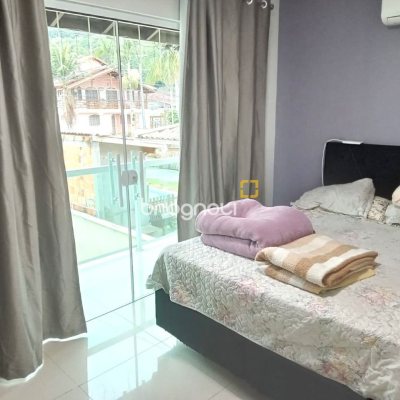 Casa com 147m², 4 quartos (sendo 1 suíte), 4 garagens, no bairro São Sebastião em Palhoça