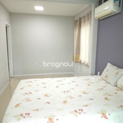 Casa com 147m², 4 quartos (sendo 1 suíte), 4 garagens, no bairro São Sebastião em Palhoça