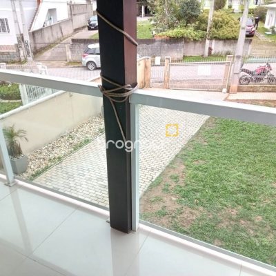 Casa com 147m², 4 quartos (sendo 1 suíte), 4 garagens, no bairro São Sebastião em Palhoça