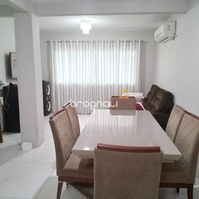 Casa com 147m², 4 quartos (sendo 1 suíte), 4 garagens, no bairro São Sebastião em Palhoça