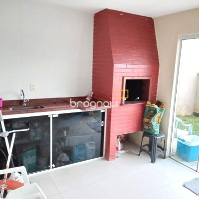 Casa com 147m², 4 quartos (sendo 1 suíte), 4 garagens, no bairro São Sebastião em Palhoça