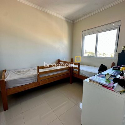 Apartamento com 98m², 3 quartos (sendo 1 suíte), 2 garagens, no bairro Jardim Atlântico em Florianópolis