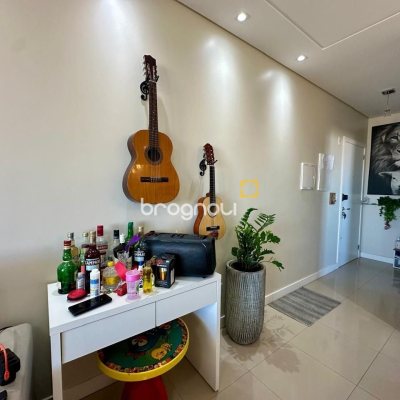 Apartamento com 98m², 3 quartos (sendo 1 suíte), 2 garagens, no bairro Jardim Atlântico em Florianópolis