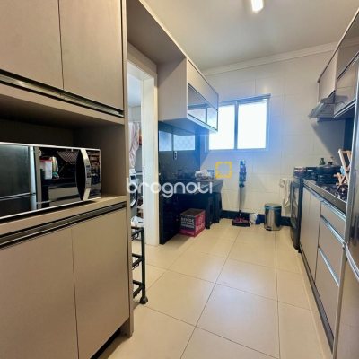 Apartamento com 98m², 3 quartos (sendo 1 suíte), 2 garagens, no bairro Jardim Atlântico em Florianópolis
