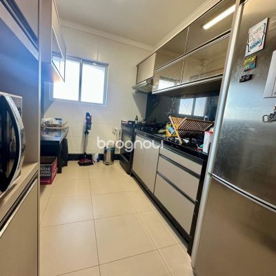 Apartamento com 98m², 3 quartos (sendo 1 suíte), 2 garagens, no bairro Jardim Atlântico em Florianópolis