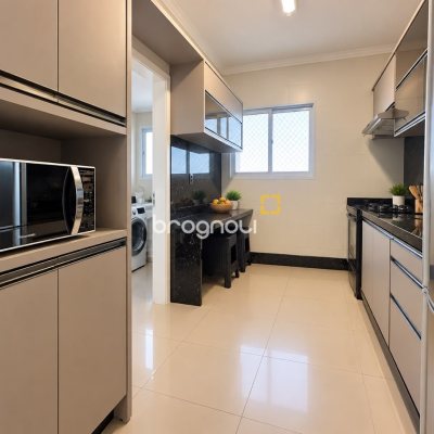 Apartamento com 98m², 3 quartos (sendo 1 suíte), 2 garagens, no bairro Jardim Atlântico em Florianópolis