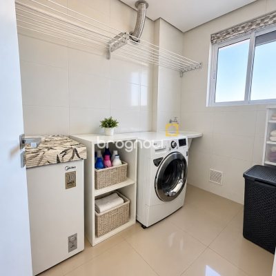 Apartamento com 98m², 3 quartos (sendo 1 suíte), 2 garagens, no bairro Jardim Atlântico em Florianópolis