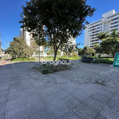 Apartamento com 98m², 3 quartos (sendo 1 suíte), 2 garagens, no bairro Jardim Atlântico em Florianópolis