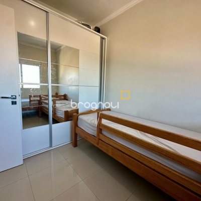 Apartamento com 98m², 3 quartos (sendo 1 suíte), 2 garagens, no bairro Jardim Atlântico em Florianópolis
