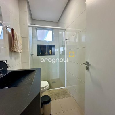 Apartamento com 98m², 3 quartos (sendo 1 suíte), 2 garagens, no bairro Jardim Atlântico em Florianópolis