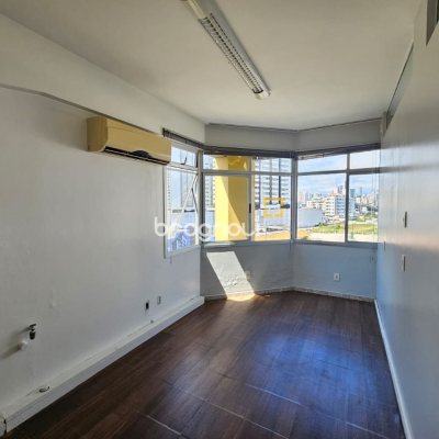 Sala com 40m², 1 garagem, no bairro Estreito em Florianópolis
