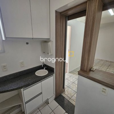 Sala com 40m², 1 garagem, no bairro Estreito em Florianópolis