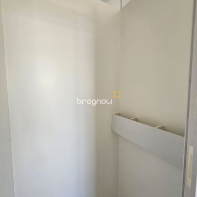 Sala com 40m², 1 garagem, no bairro Estreito em Florianópolis