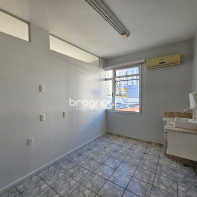 Sala com 40m², 1 garagem, no bairro Estreito em Florianópolis