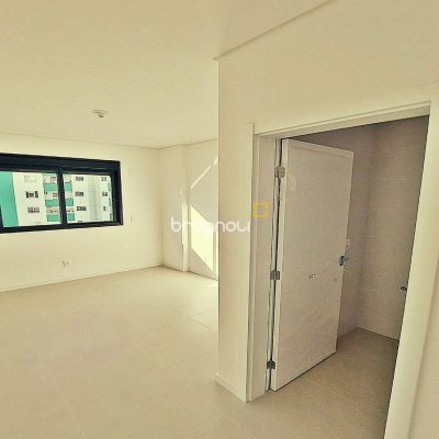 Apartamento com 90m², 3 quartos (sendo 1 suíte), 2 garagens, no bairro Pagani em Palhoça