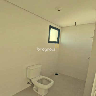 Apartamento com 90m², 3 quartos (sendo 1 suíte), 2 garagens, no bairro Pagani em Palhoça